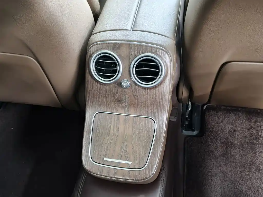 Mercedes-Benz E-Class 2023 — фото 8