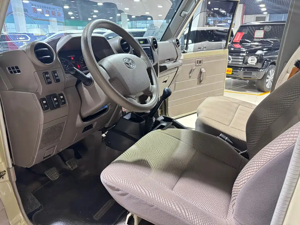 Toyota FJ Cruiser 2017 — фото 4