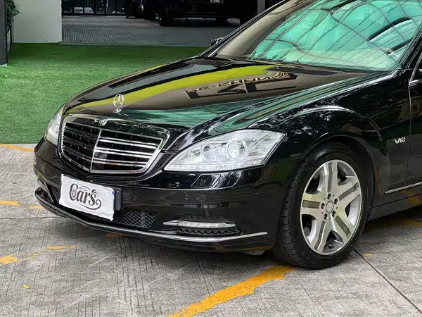 Mercedes-Benz S-Class 2011