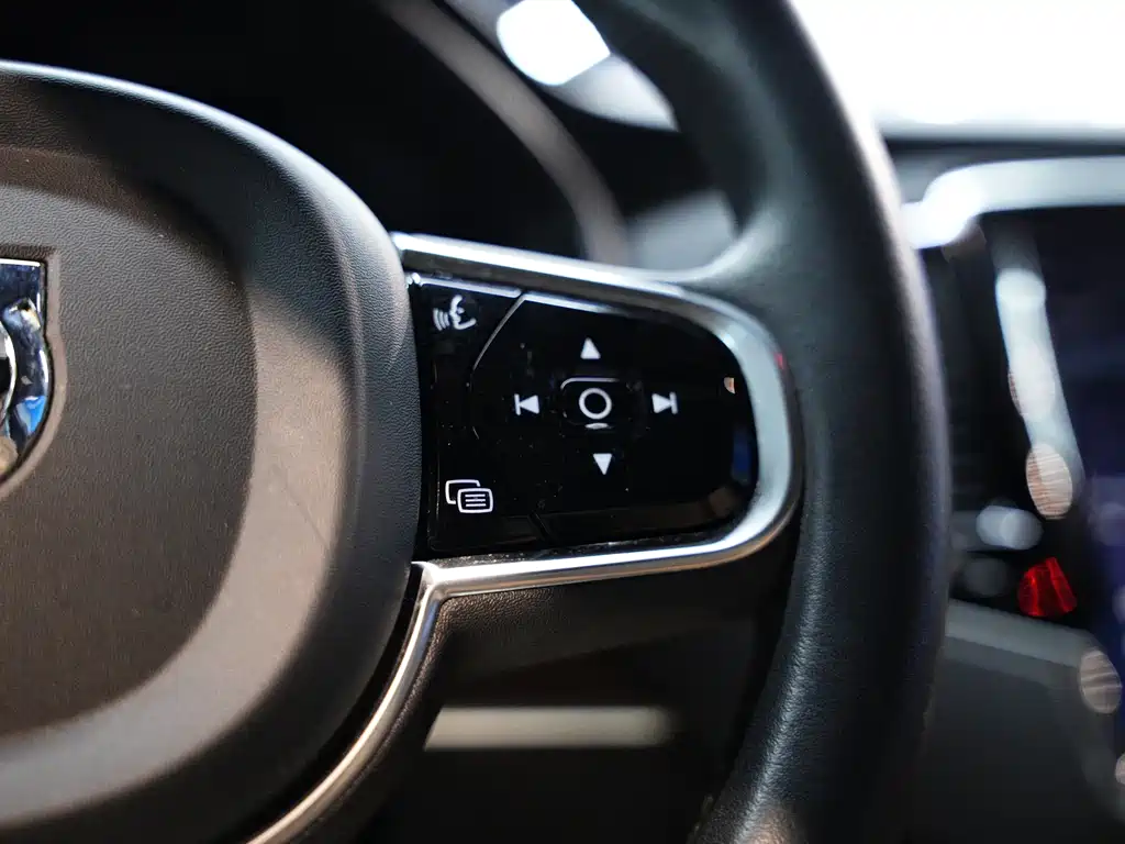 Volvo XC90 2017 — фото 8