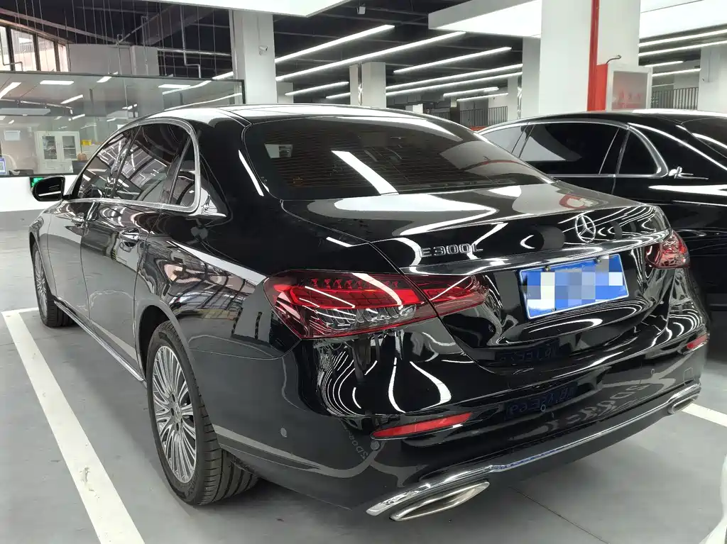 Mercedes-Benz E-Class 2023 — фото 15