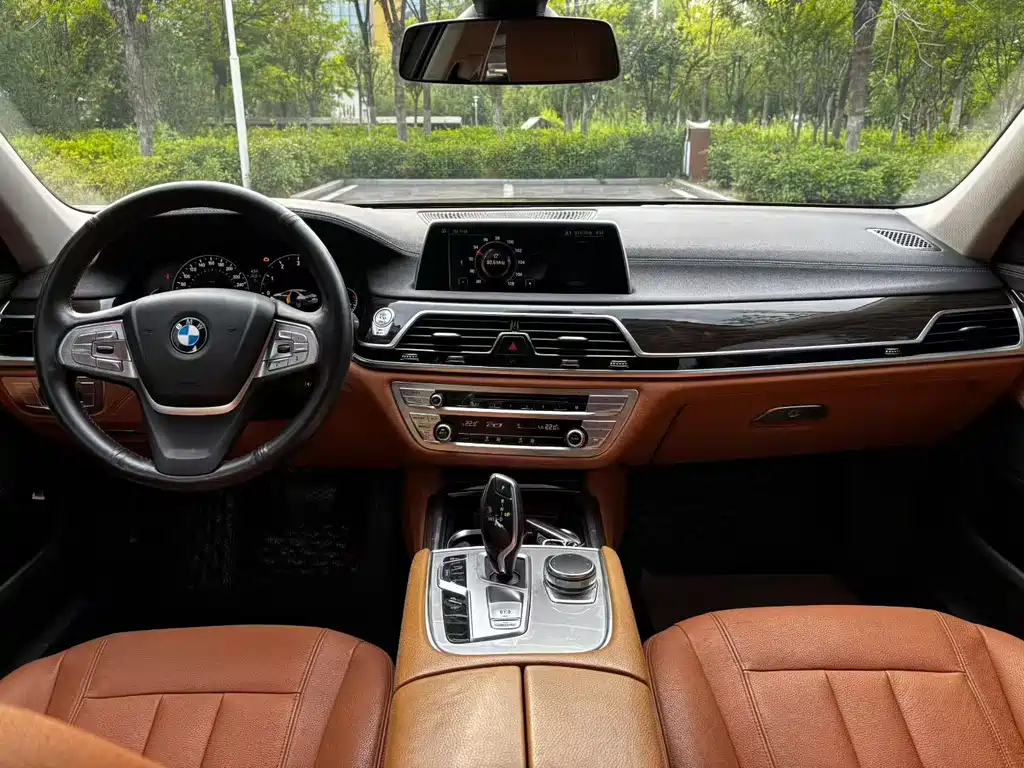 BMW 7 Series 2017 — фото 5