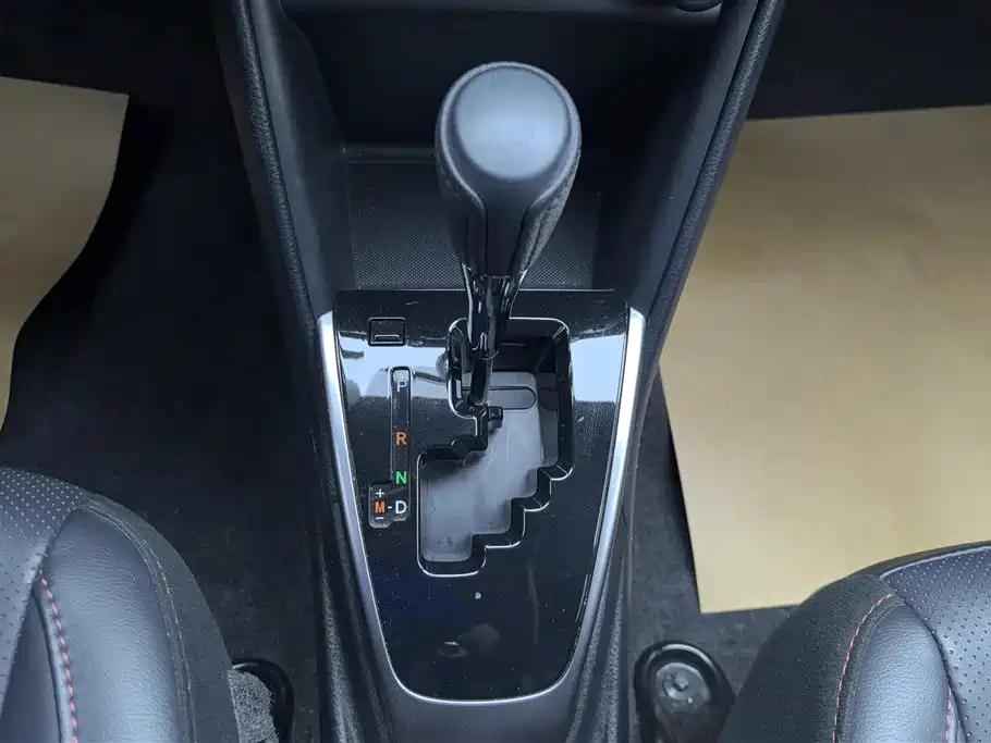 Toyota Yaris L 2022 — фото 16