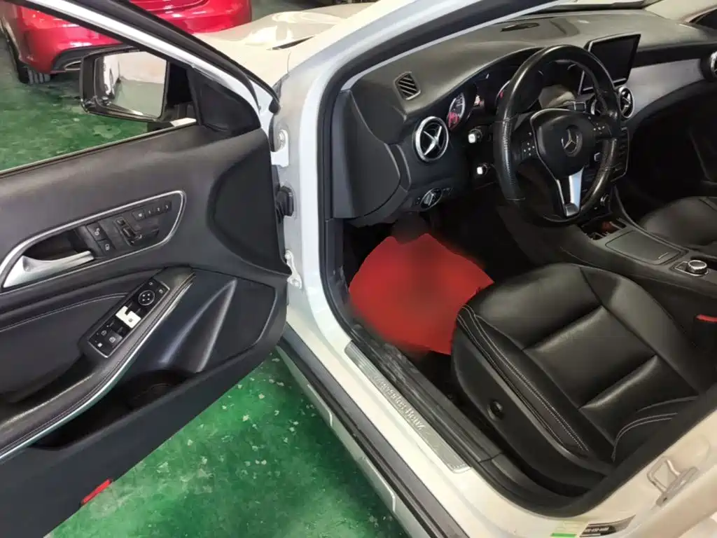 Mercedes-Benz GLA 2015 — фото 16