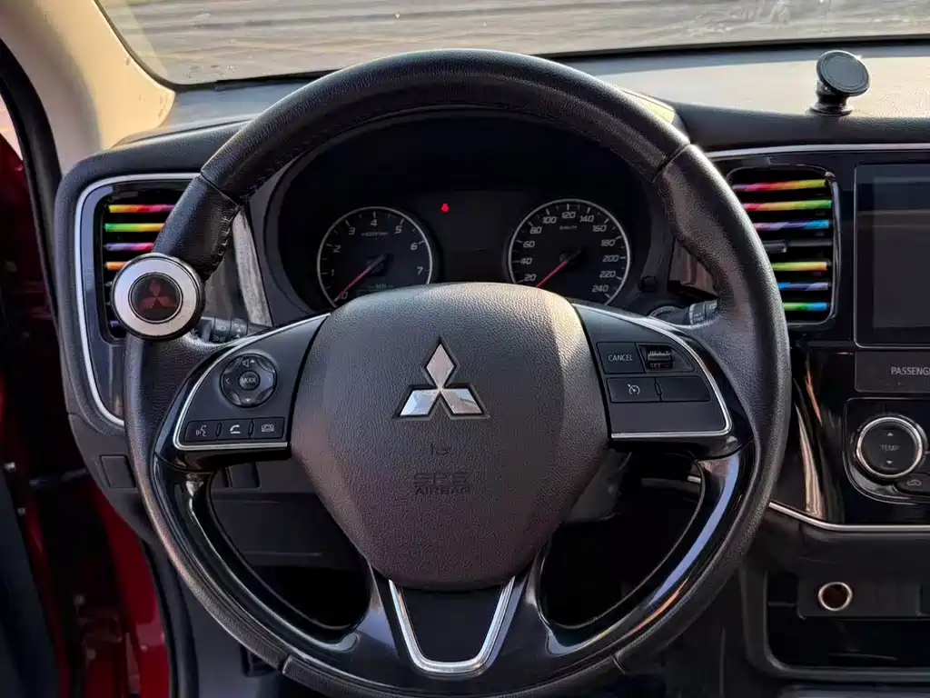 Mitsubishi Outlander 2017 — фото 12