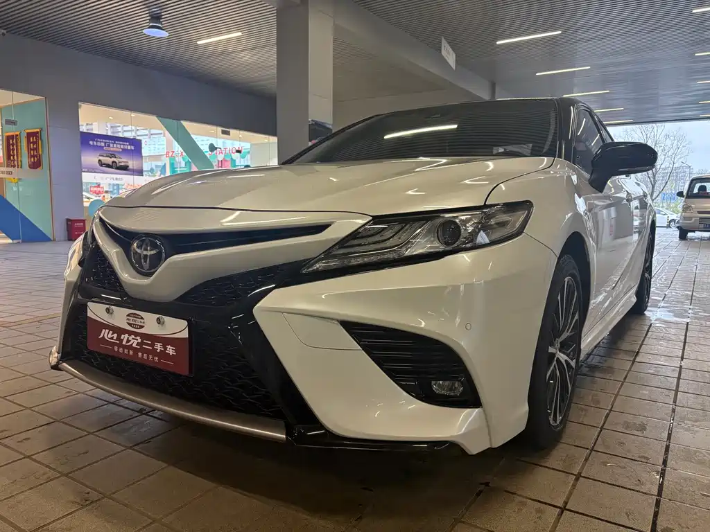 Toyota Camry 2021 — фото 1
