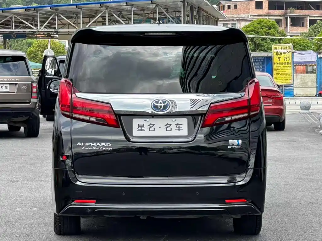 Toyota Alphard 2023 — фото 8