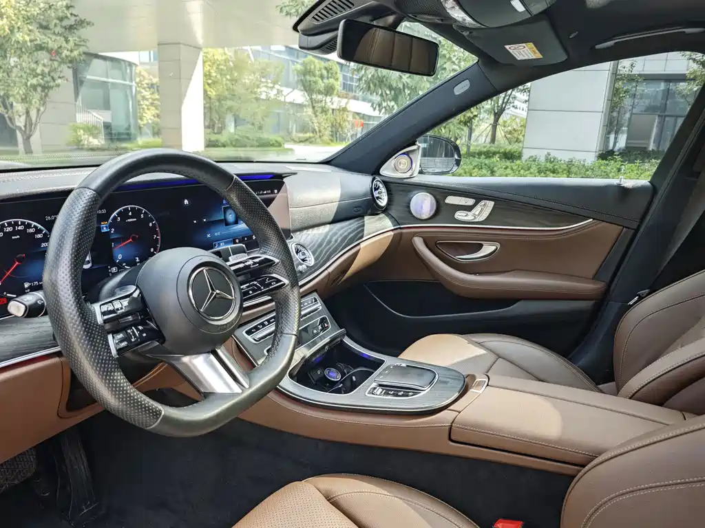 Mercedes-Benz E-Class 2023 — фото 8