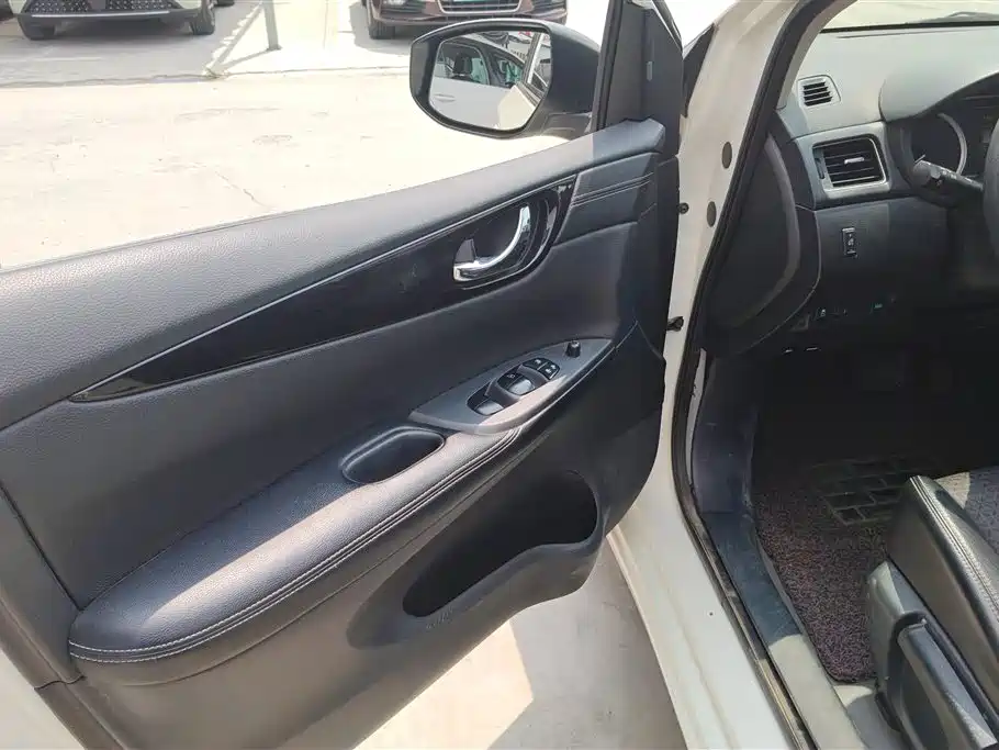 Nissan Tiida 2017