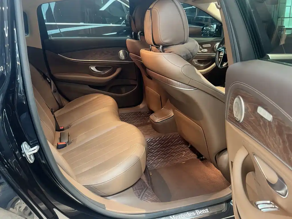 Mercedes-Benz E-Class 2023 — фото 3