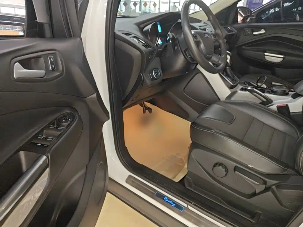 Ford Kuga 2016 — фото 16