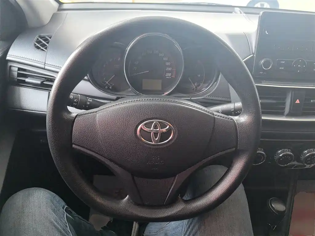 Toyota Yaris L 2021 — фото 11