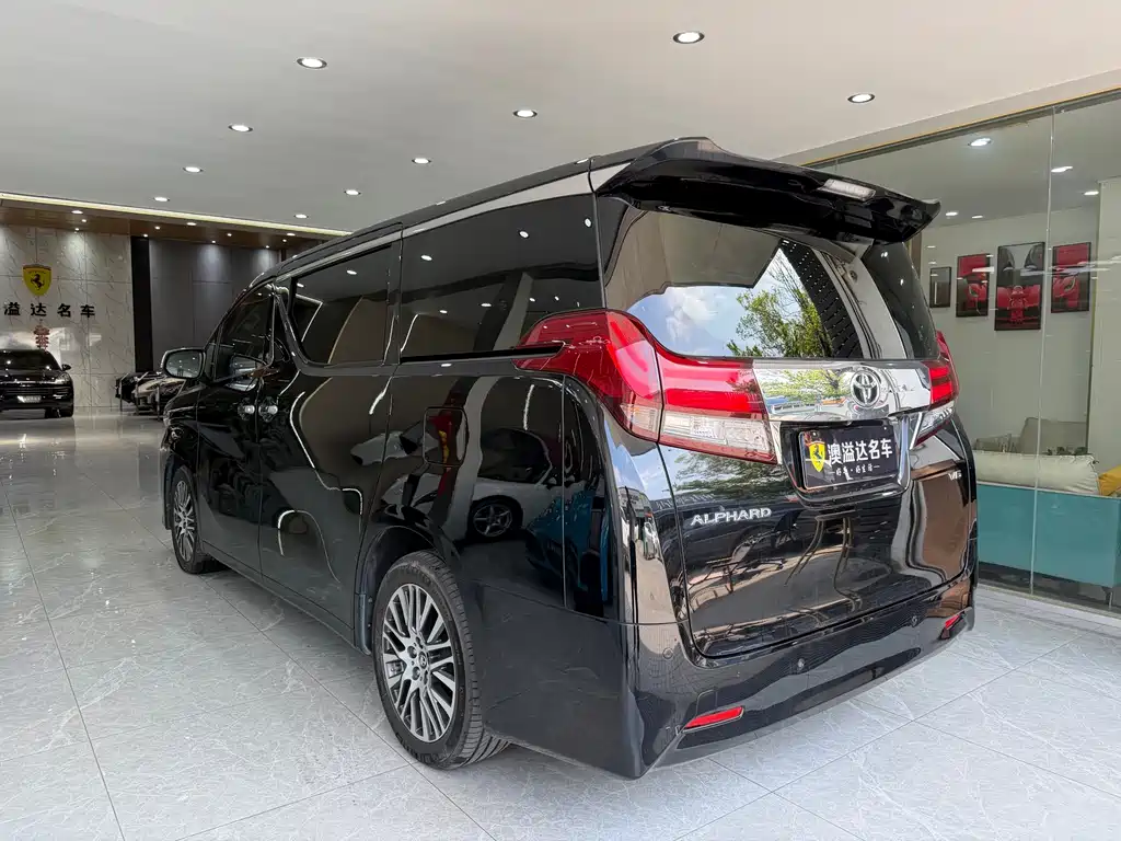 Toyota Alphard 2018 — фото 13
