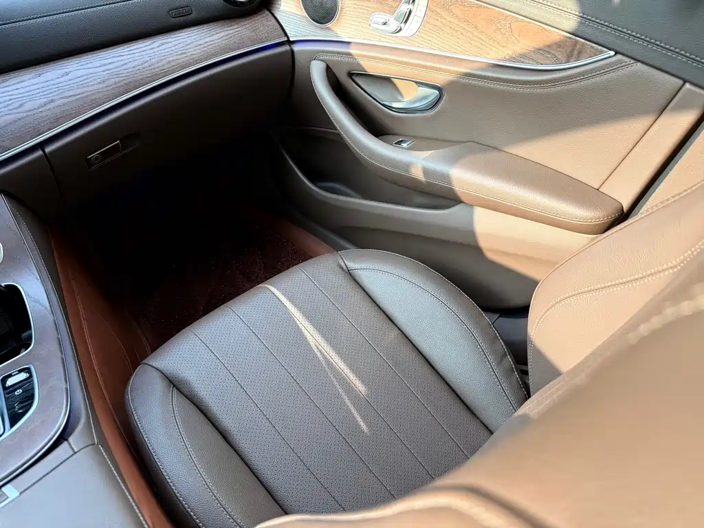 Mercedes-Benz E-Class 2023 — фото 10