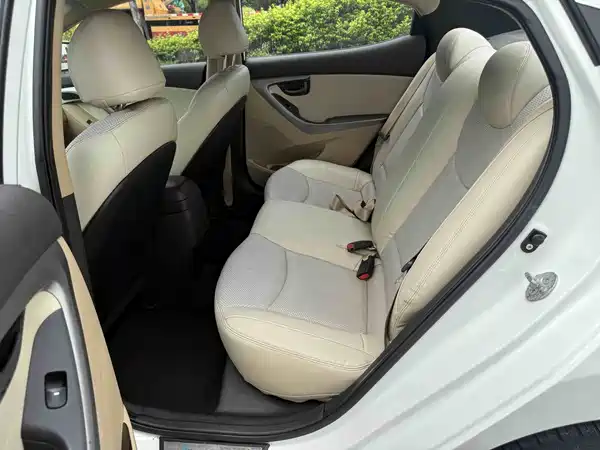 Hyundai Elantra Langdong 2013