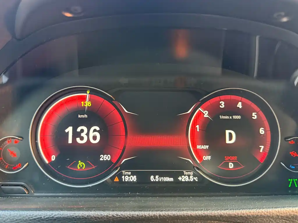 BMW 3 Series 2018 — фото 10