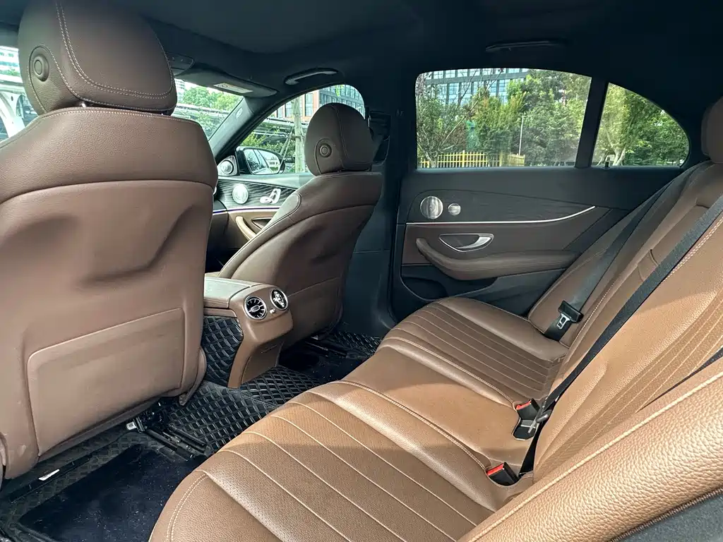 Mercedes-Benz E-Class 2020 — фото 16