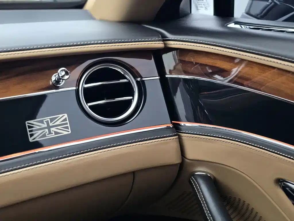 Bentley Flying Spur 2020 — фото 16