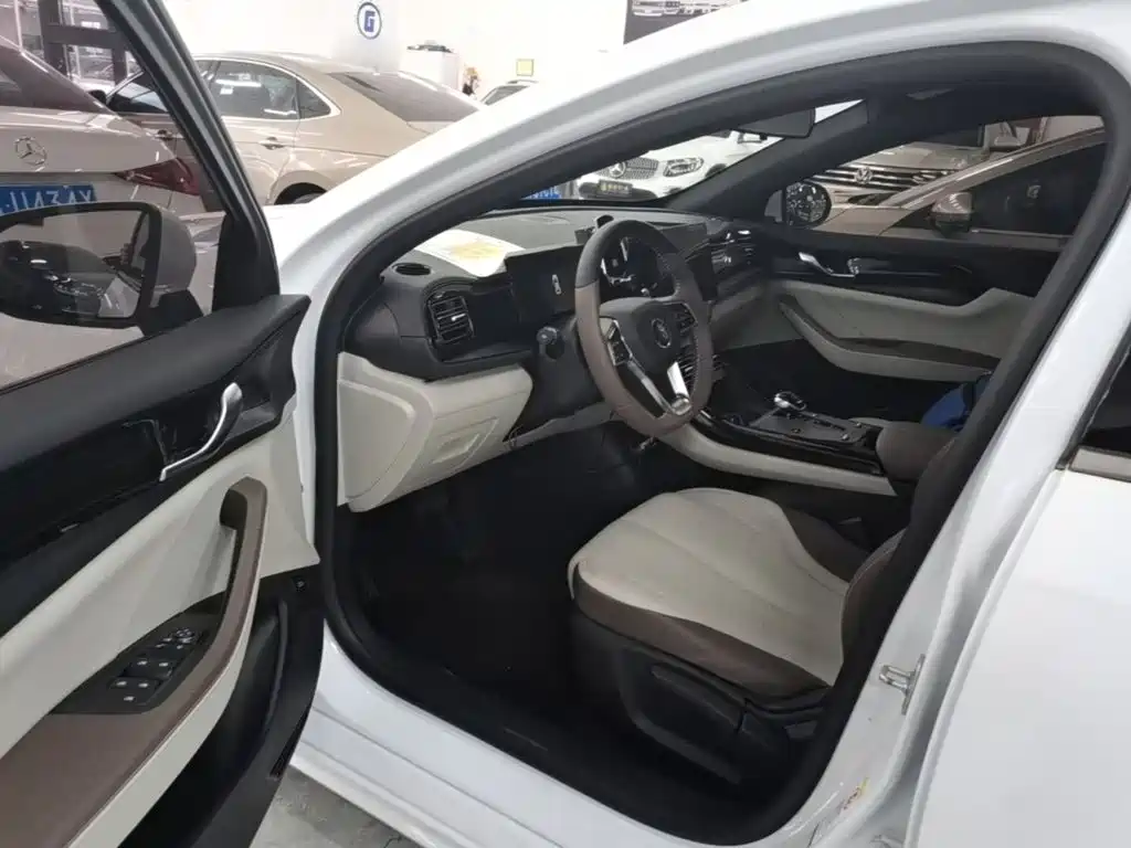BYD Qin PLUS 2023 — фото 12