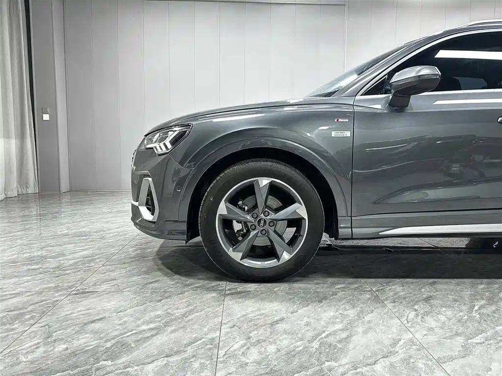 Audi Q3 2023 — фото 8