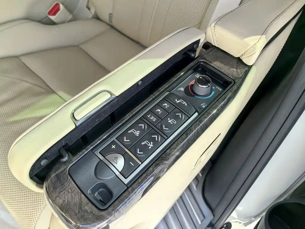 Toyota Alphard 2021 — фото 14
