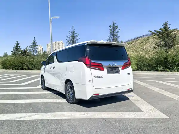 Toyota Alphard 2021