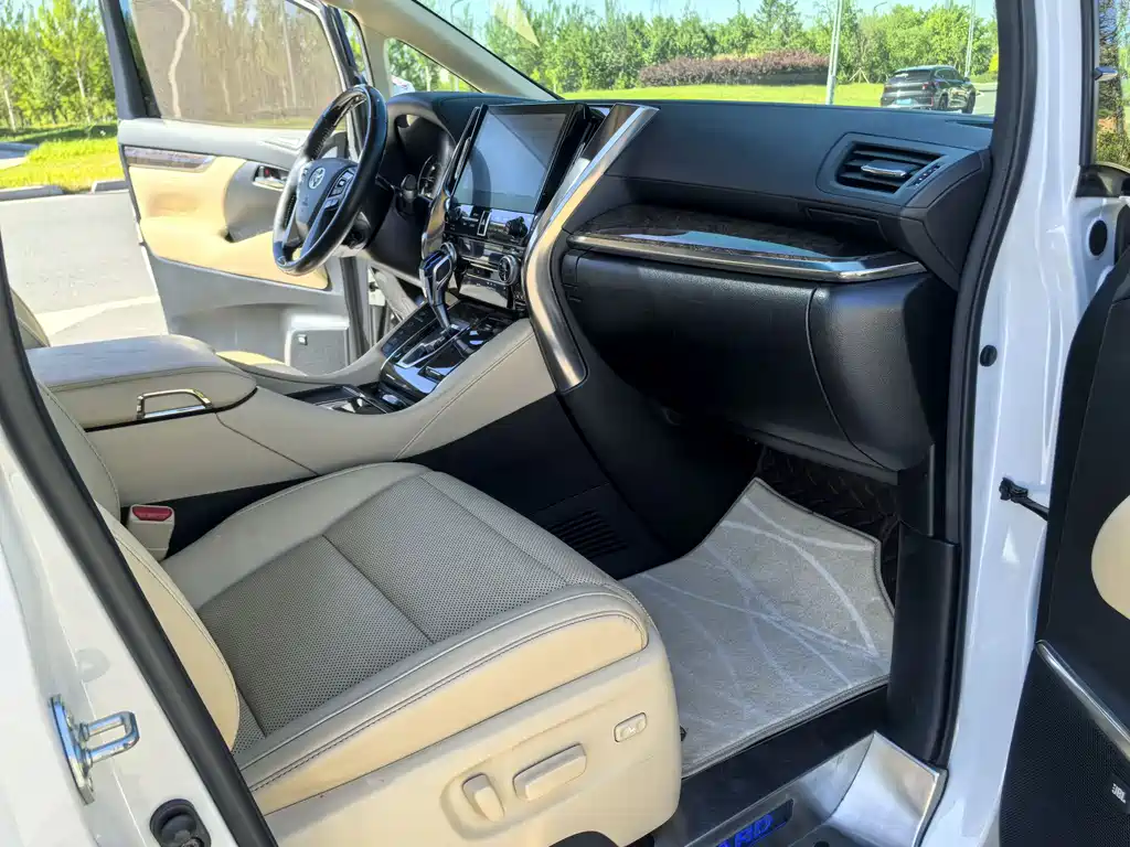 Toyota Alphard 2021 — фото 17