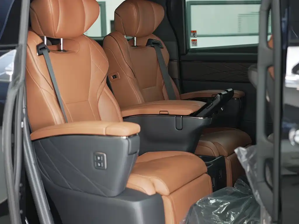 Toyota Alphard — фото 13