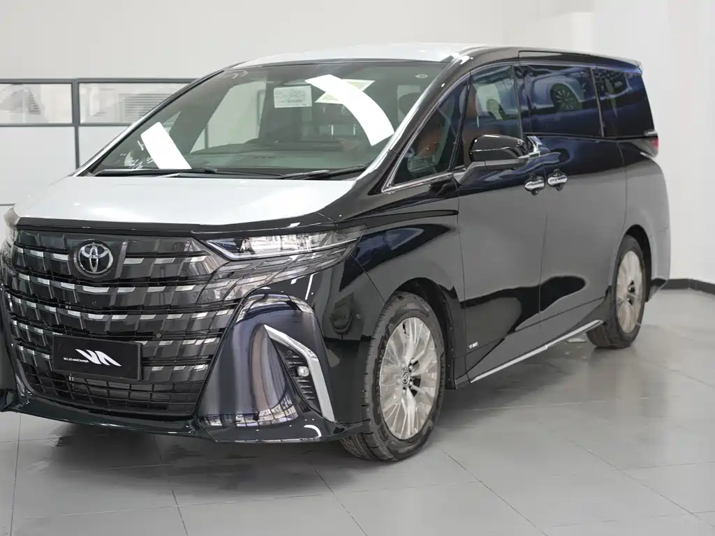 Toyota Alphard — фото 1