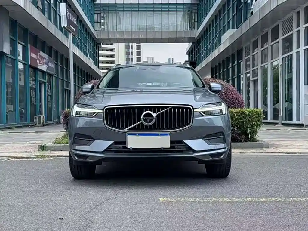 Volvo XC60 2018 — фото 2