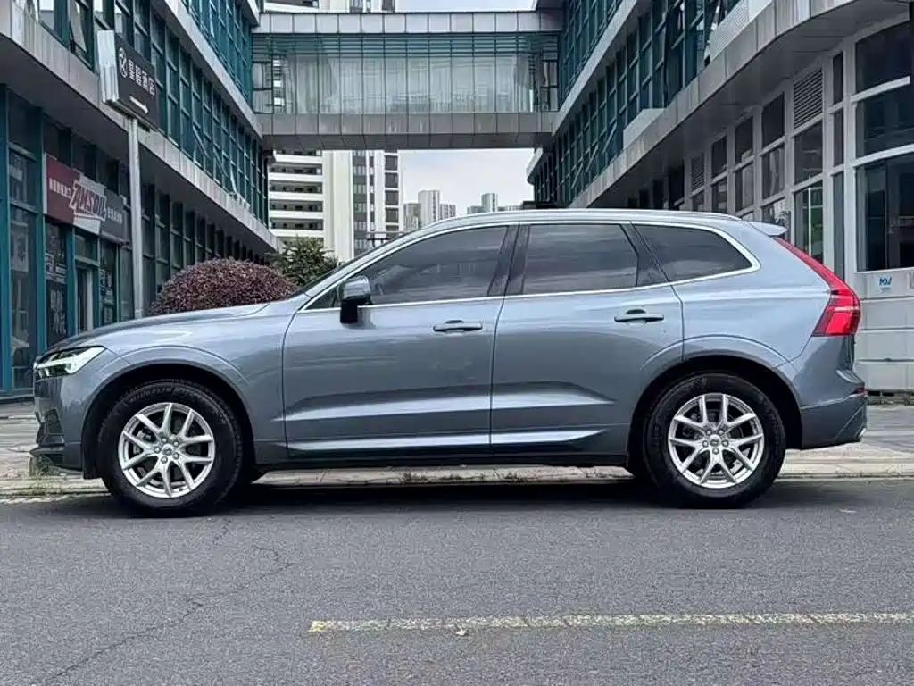 Volvo XC60 2018 — фото 7