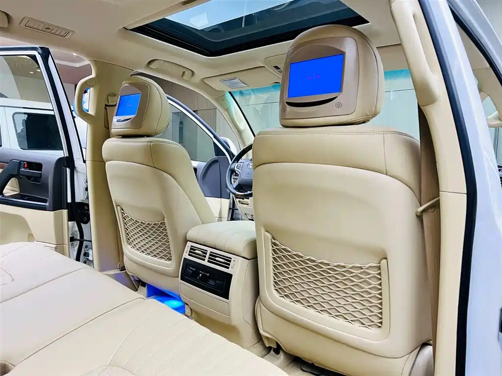 Toyota Land Cruiser 2017 — фото 16