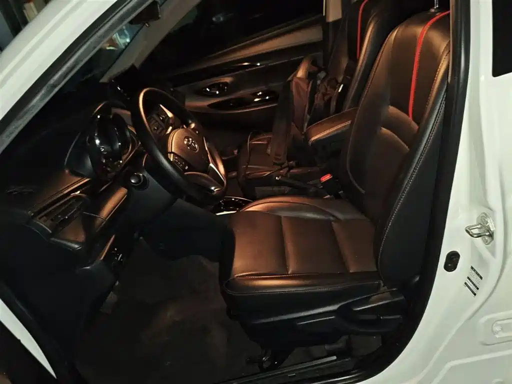Toyota Yaris L 2022 — фото 15