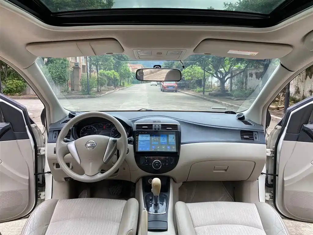Nissan Tiida 2012