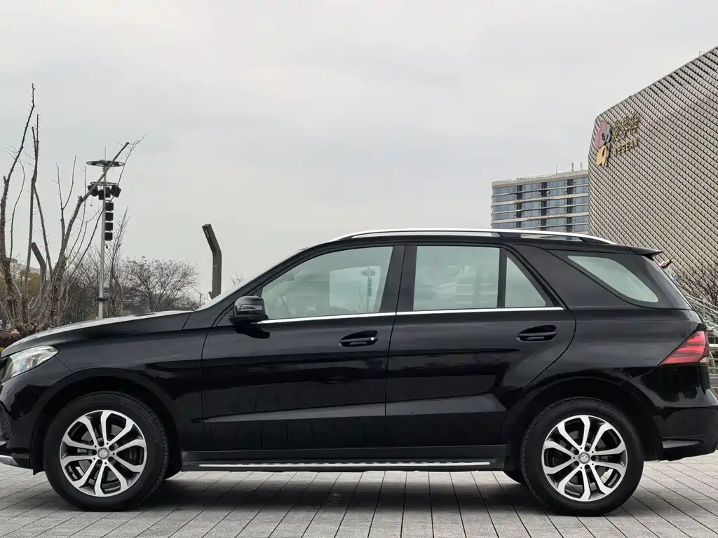 Mercedes-Benz GLE 2017 — фото 5