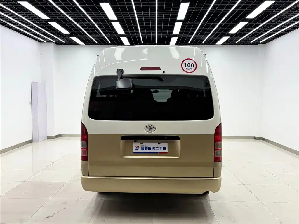 Toyota Hiace 2018 — фото 3