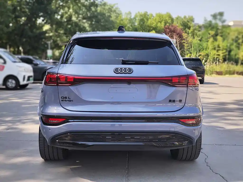 Audi Q6L e-tron 2025 — фото 5