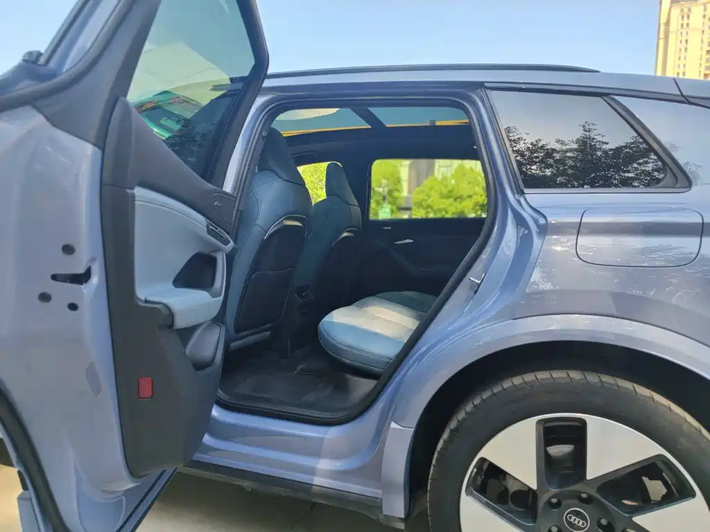 Audi Q6L e-tron 2025 — фото 15