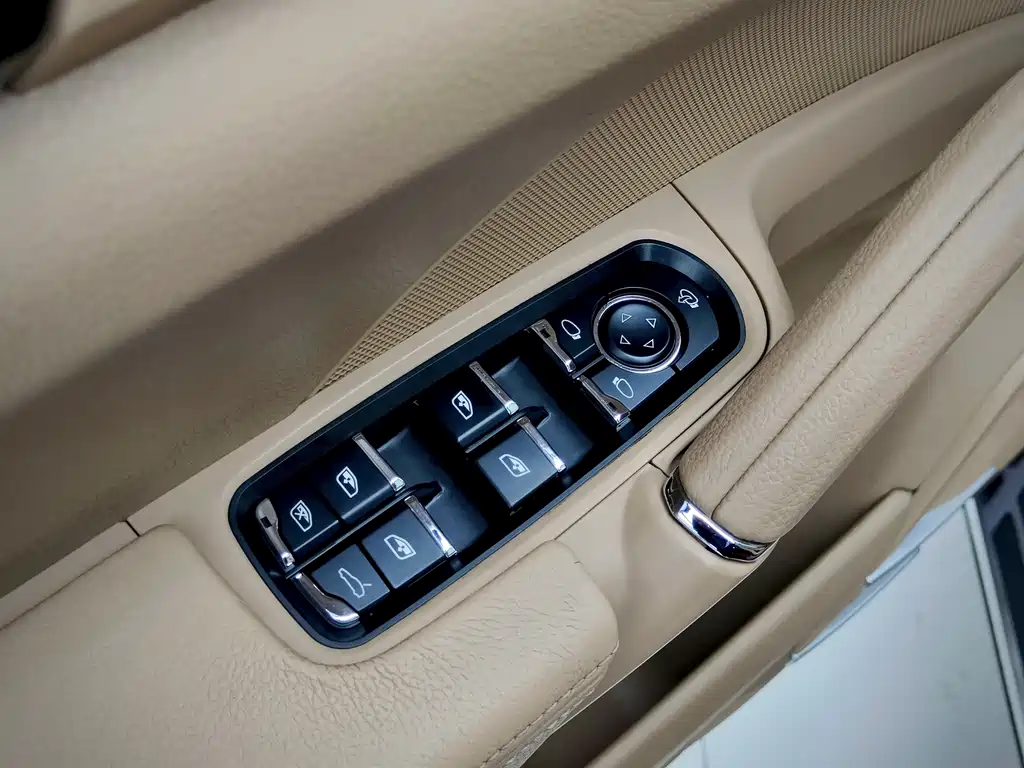 Porsche Cayenne 2013 — фото 17