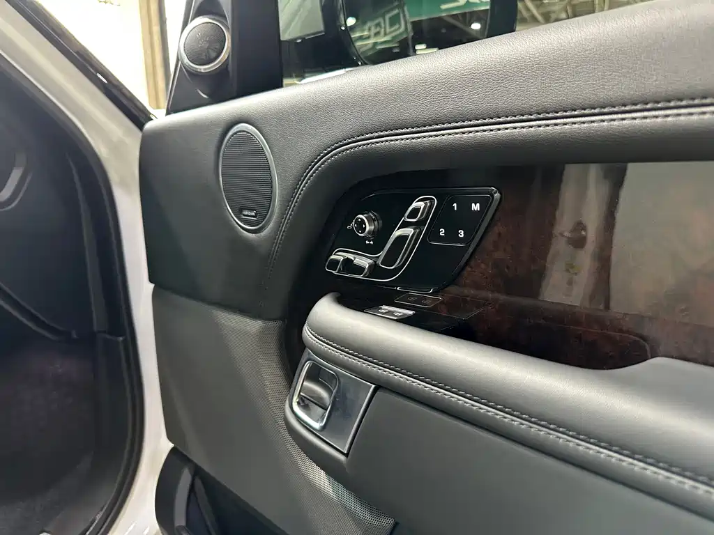 Land Rover Range Rover 2020 — фото 17