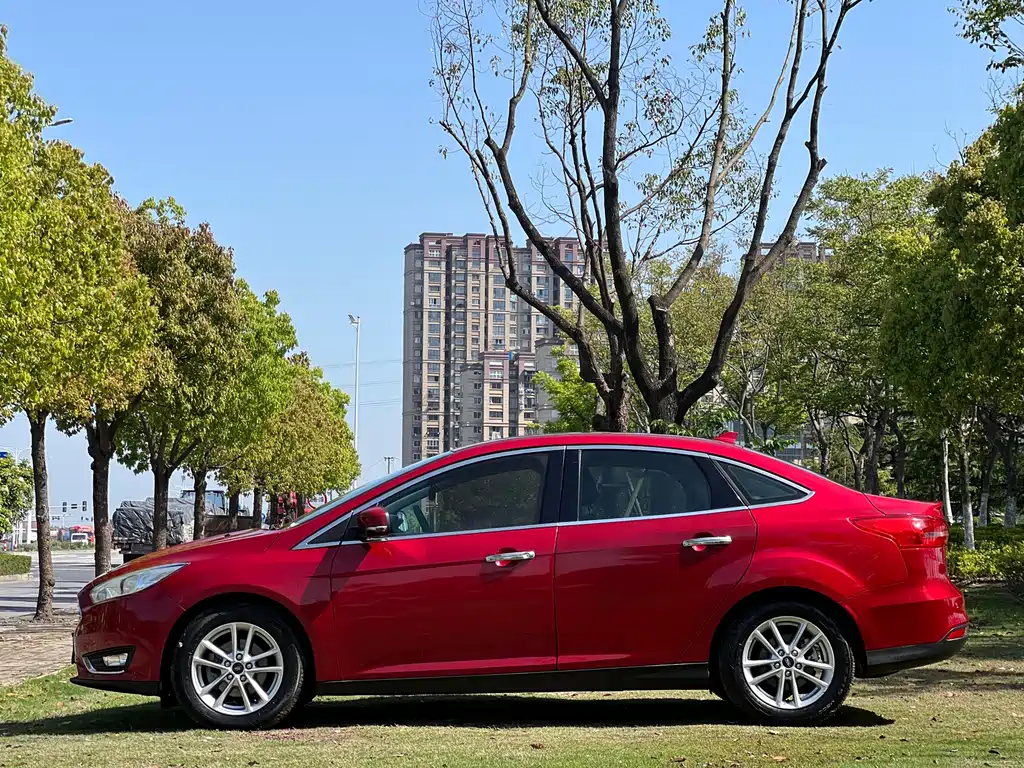 Ford Focus 2016 — фото 19