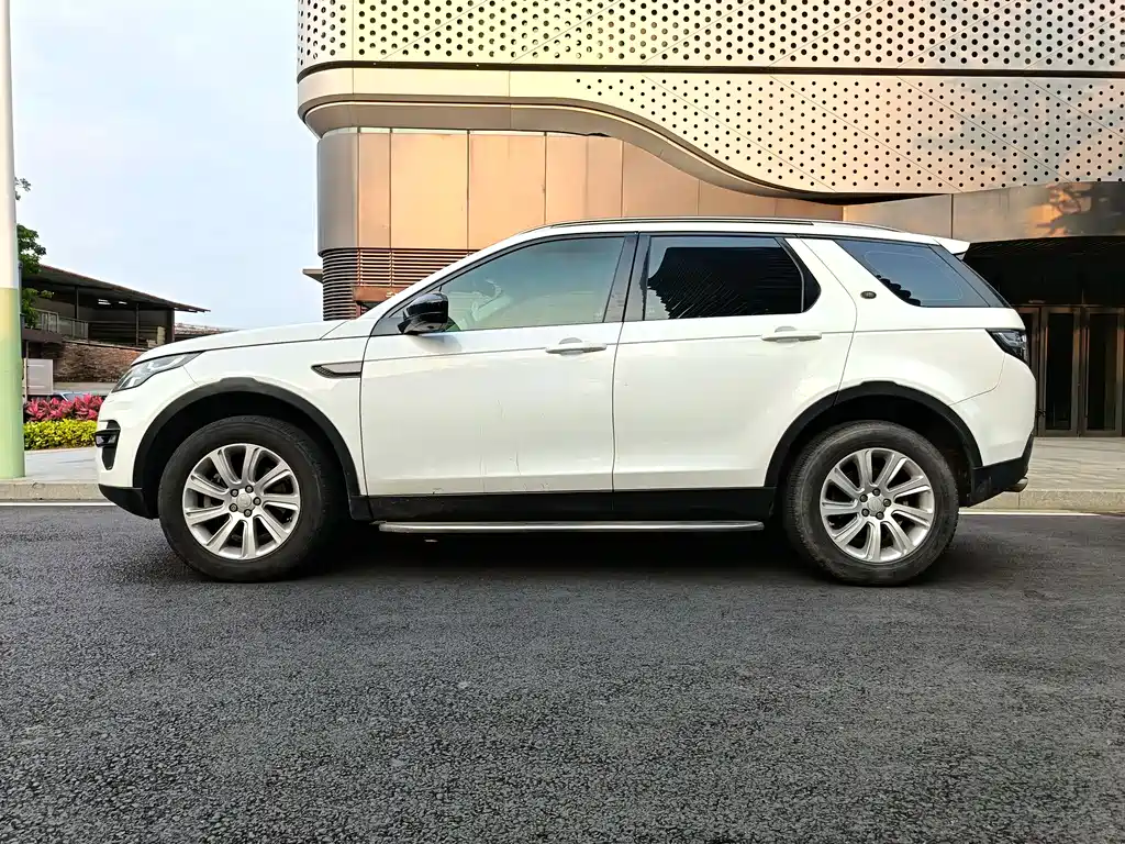 Land Rover Discovery Sport 2017 — фото 9