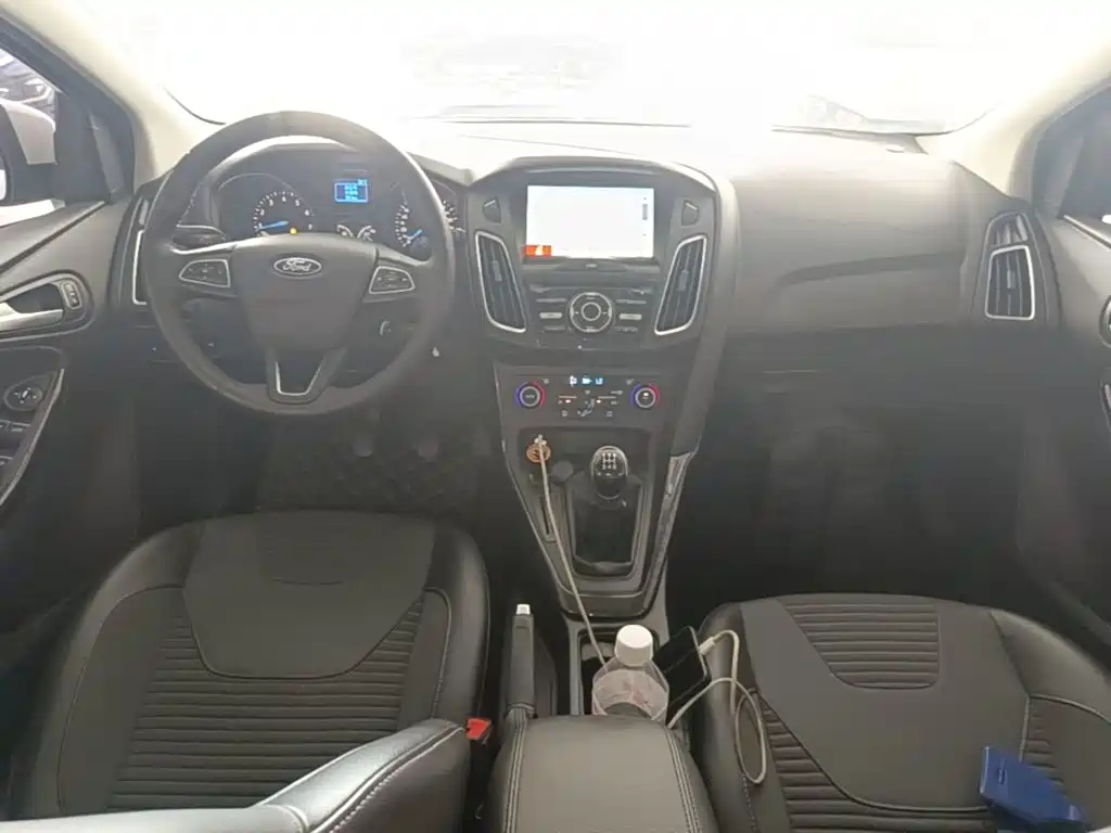 Ford Focus 2017 — фото 10