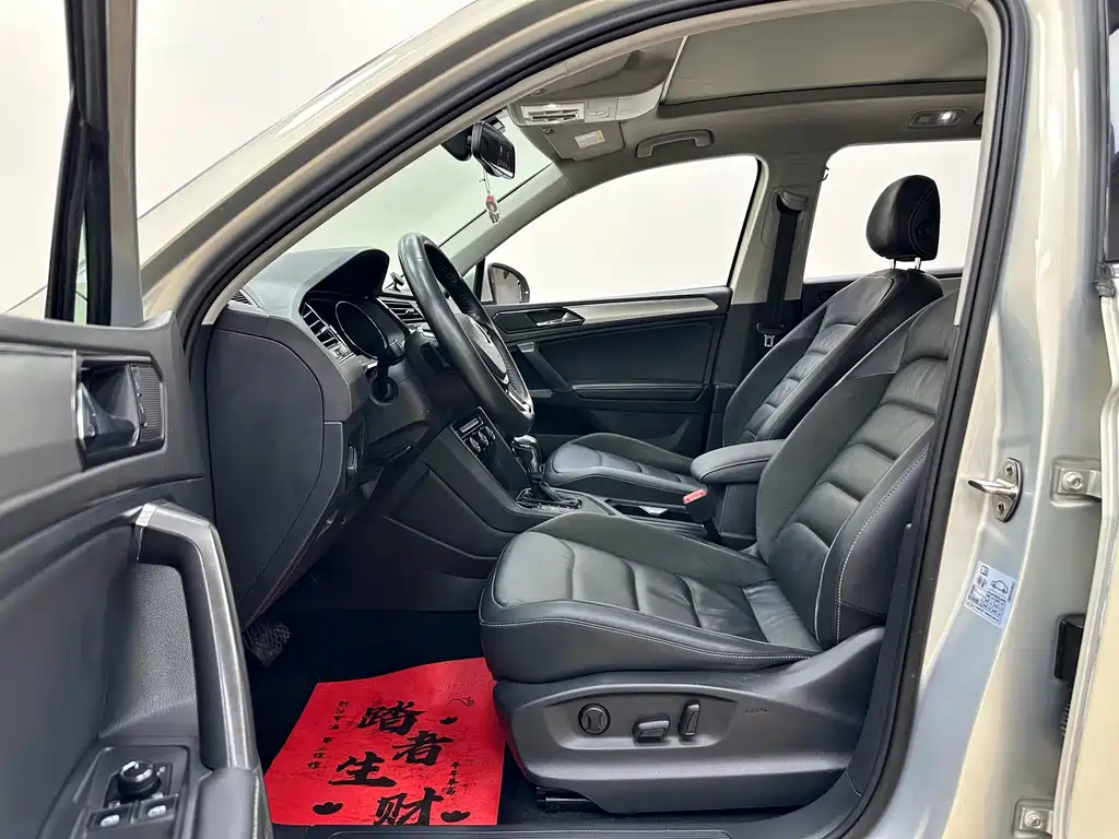 Volkswagen Tiguan L 2018 — фото 11