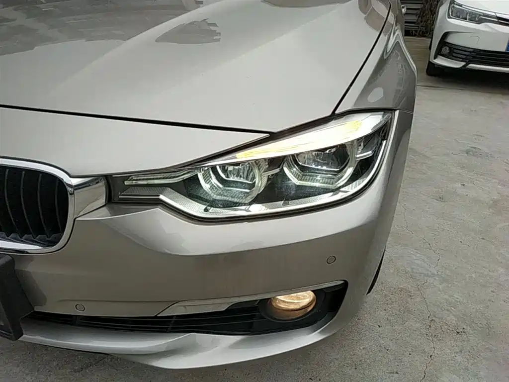 BMW 3 Series 2017 — фото 24
