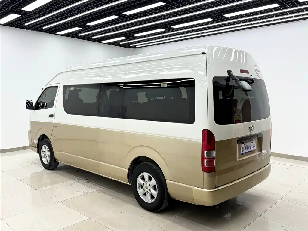 Toyota Hiace 2018 — фото 16