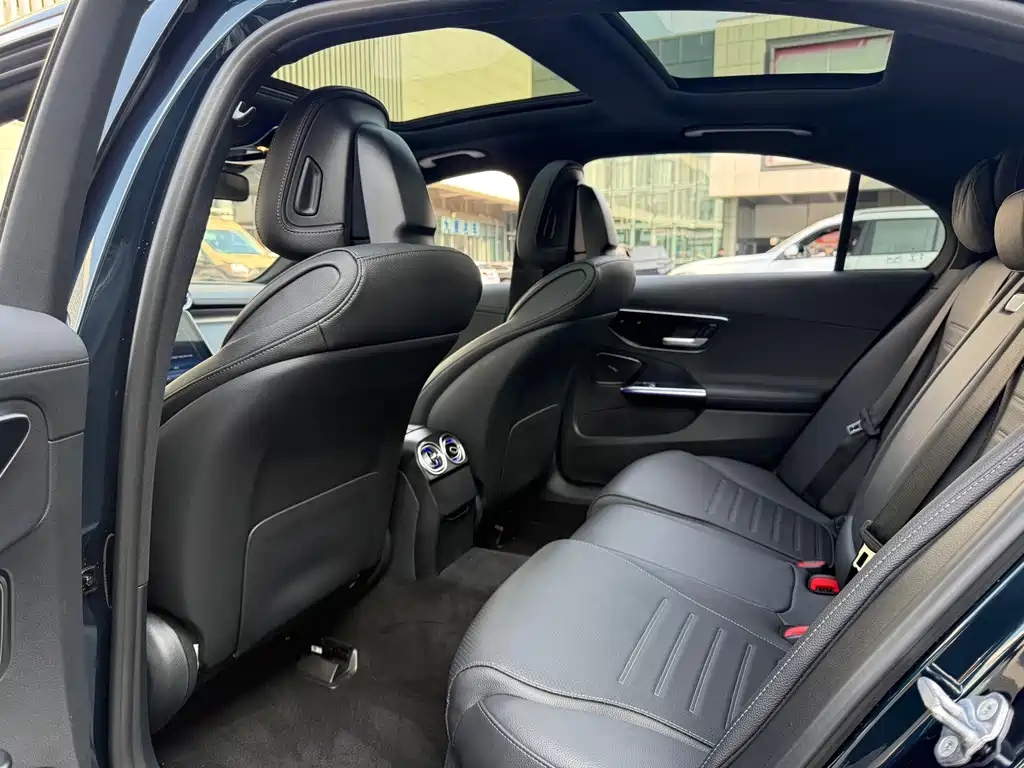Mercedes-Benz C-Class 2023 — фото 21