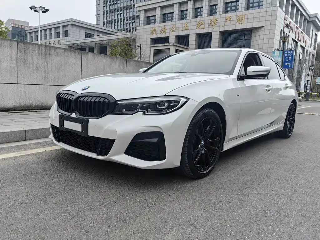 BMW 3 Series 2022 — фото 1