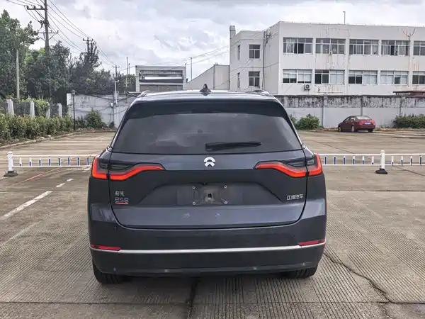 NIO ES8 2021