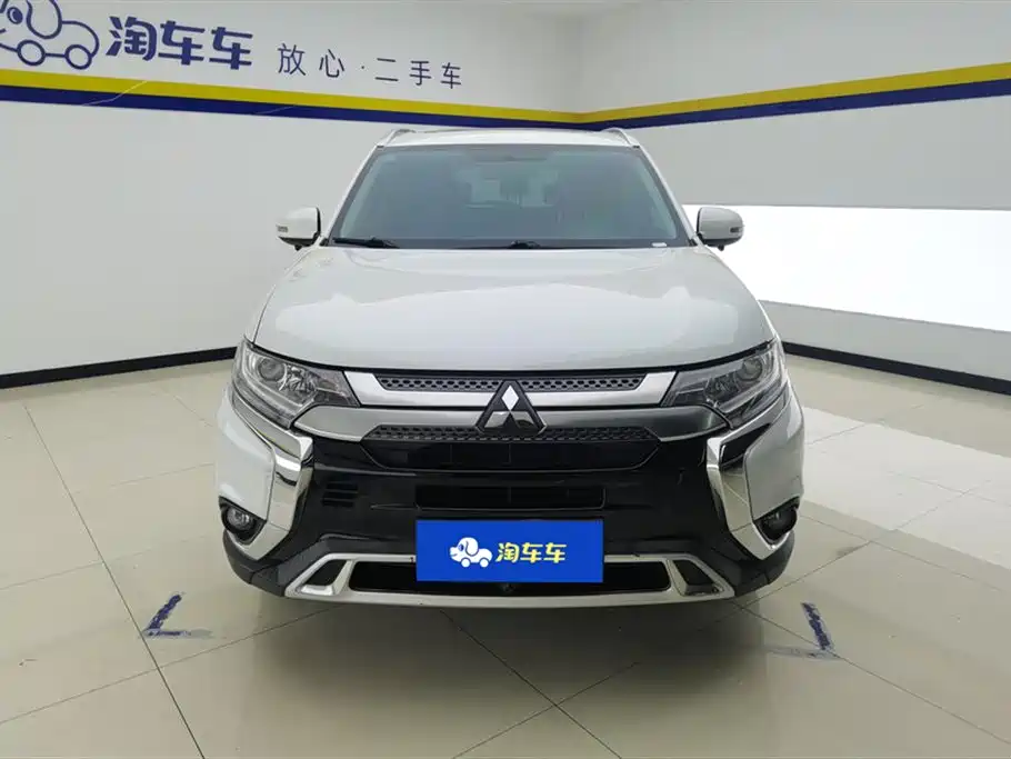 Mitsubishi Outlander 2020 — фото 2